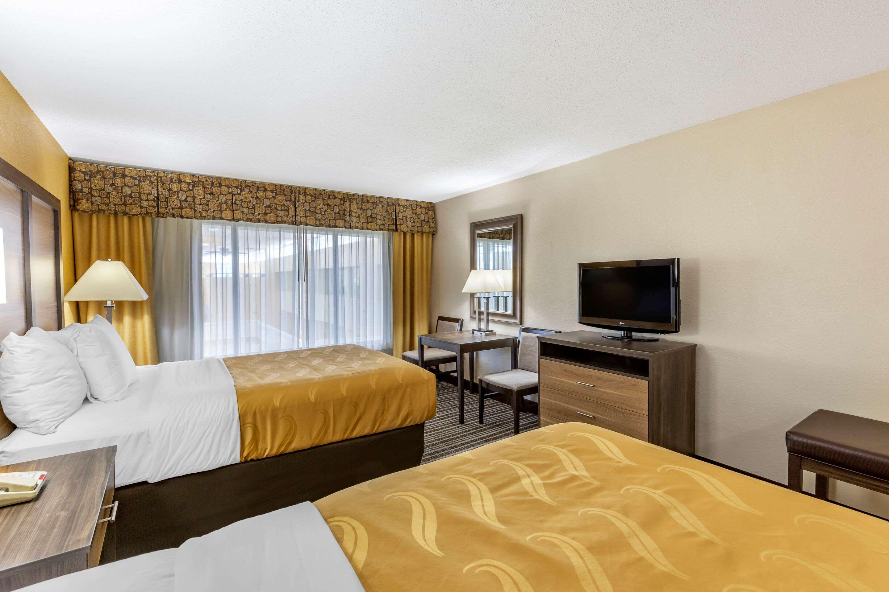 Quality Inn & Suites - Greensboro-High Point Bagian luar foto