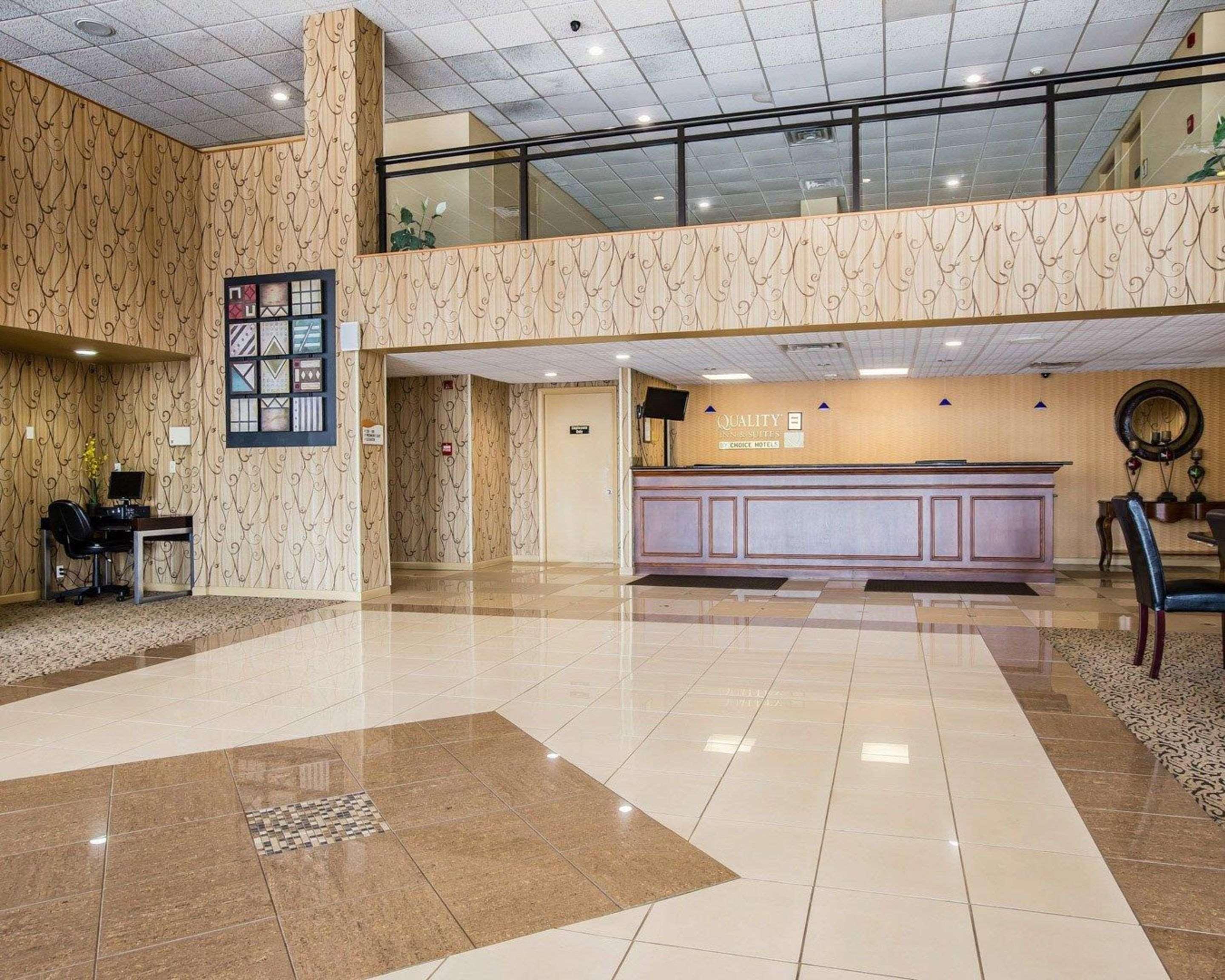 Quality Inn & Suites - Greensboro-High Point Bagian luar foto