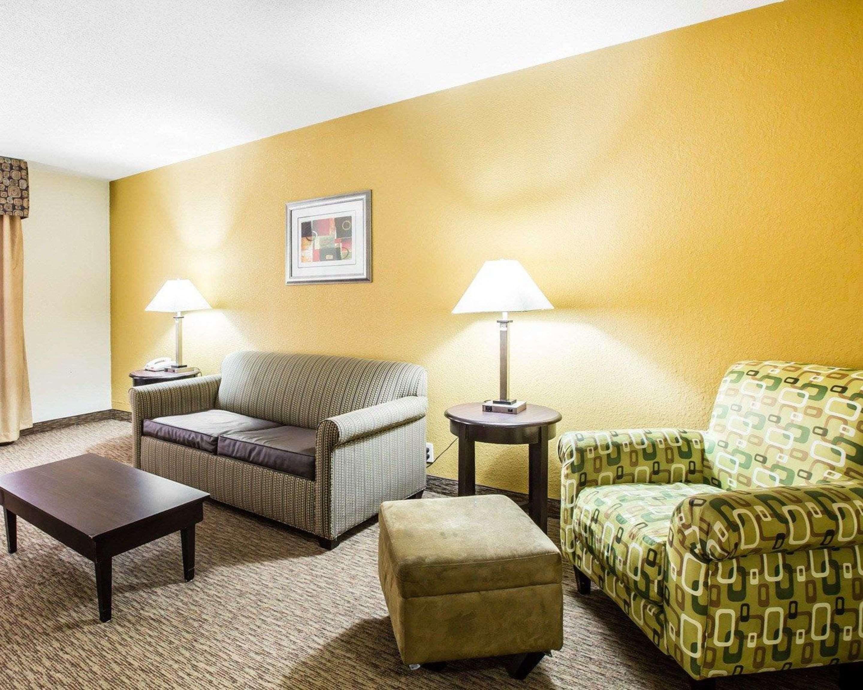 Quality Inn & Suites - Greensboro-High Point Bagian luar foto