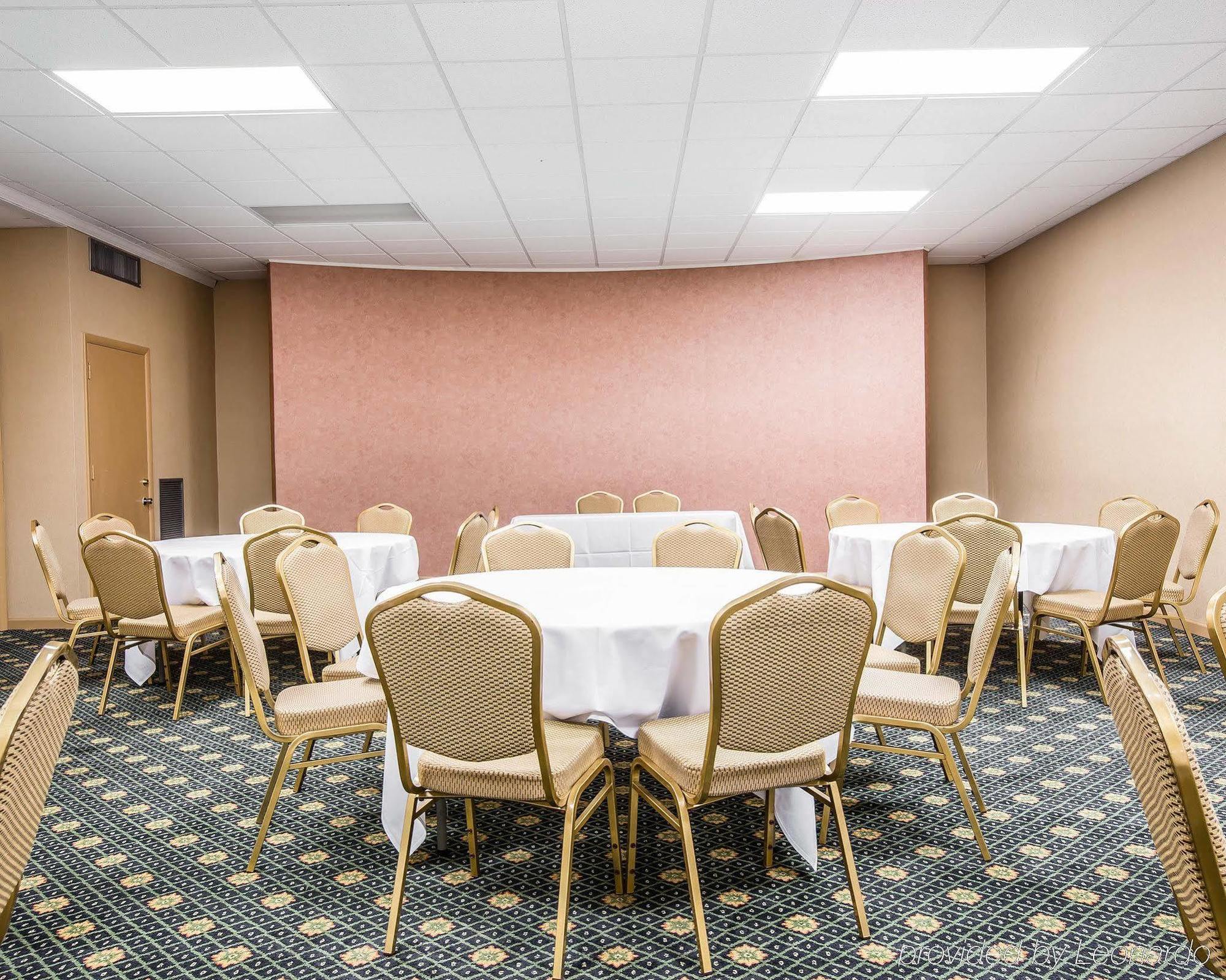 Quality Inn & Suites - Greensboro-High Point Bagian luar foto