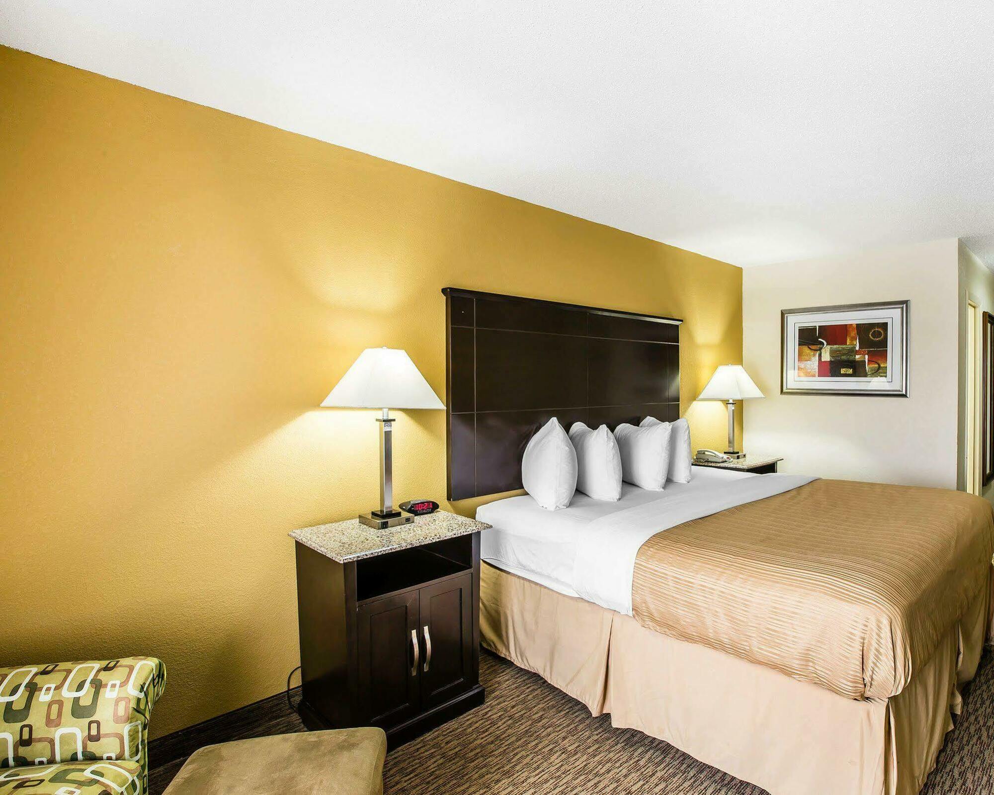 Quality Inn & Suites - Greensboro-High Point Bagian luar foto